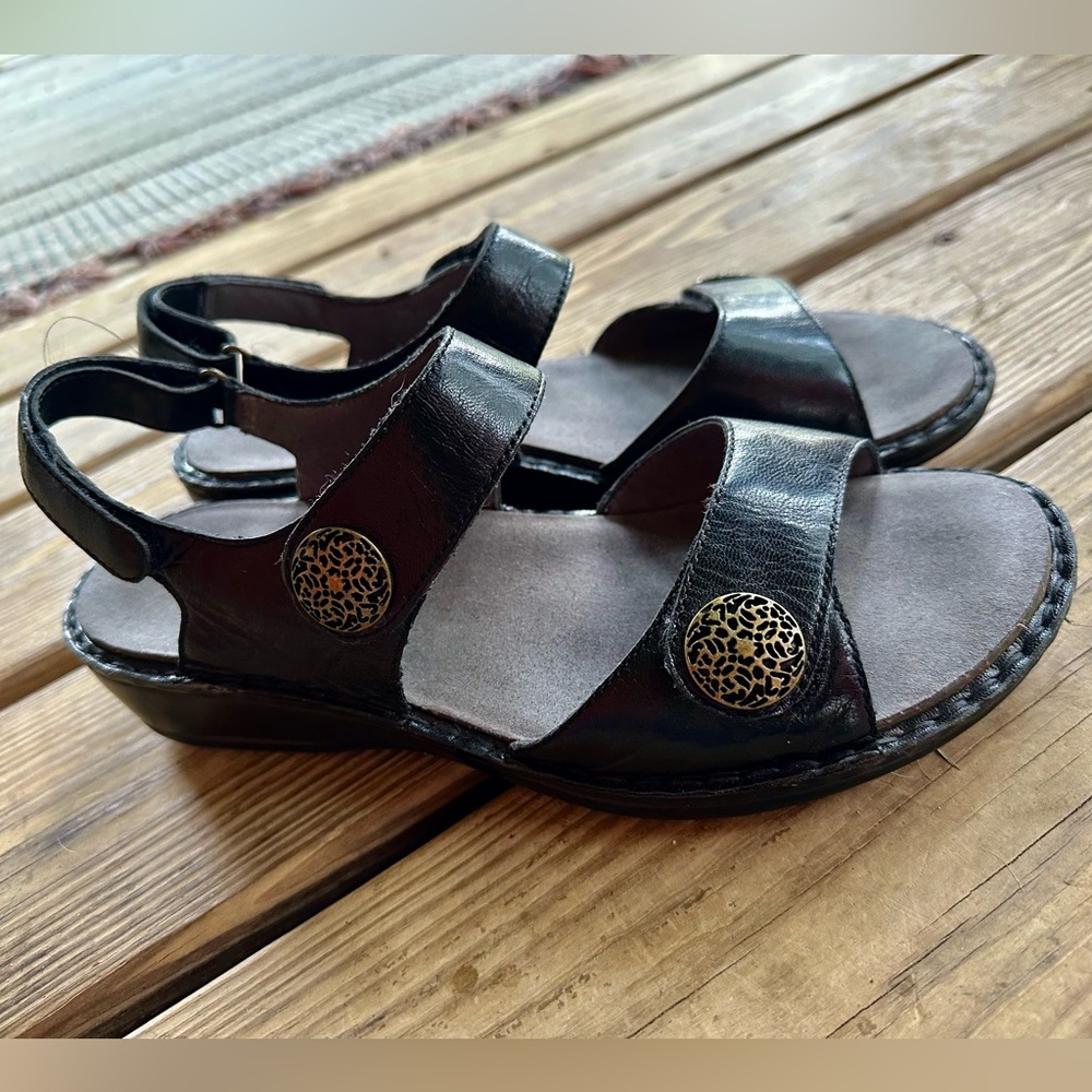 Aravon Black Sandals With Three Adjustable Straps